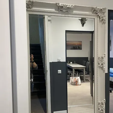 Modernes 8 In Apartament