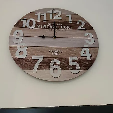 Modernes 8 In Apartament